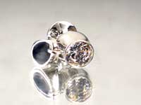 ���F�̋P���̃L���[�r�b�N�W���R�j�A