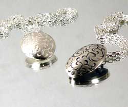 �I�[�o���i�ȉ~�j�t�H����